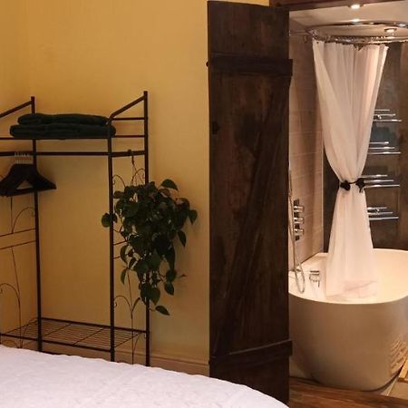 Room With Luxury Private Bathroom & Independent Entrance Near Tube Лондон Екстер'єр фото