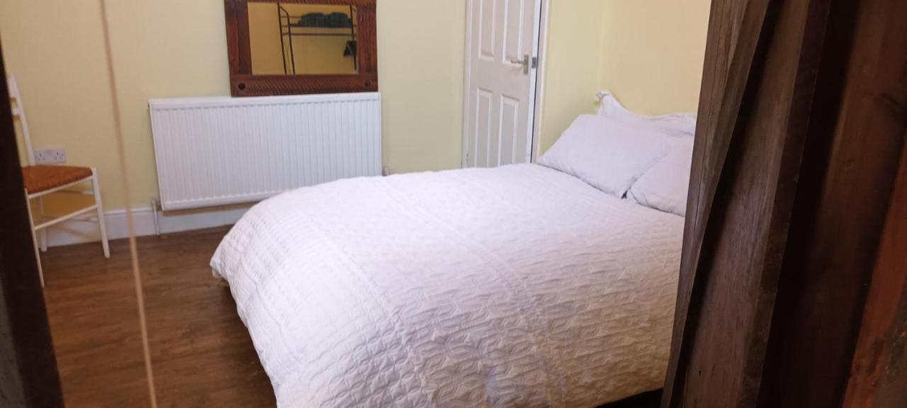 Room With Luxury Private Bathroom & Independent Entrance Near Tube Лондон Екстер'єр фото