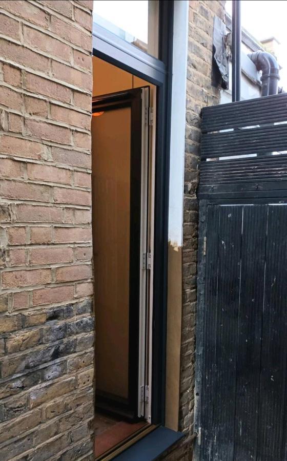 Room With Luxury Private Bathroom & Independent Entrance Near Tube Лондон Екстер'єр фото