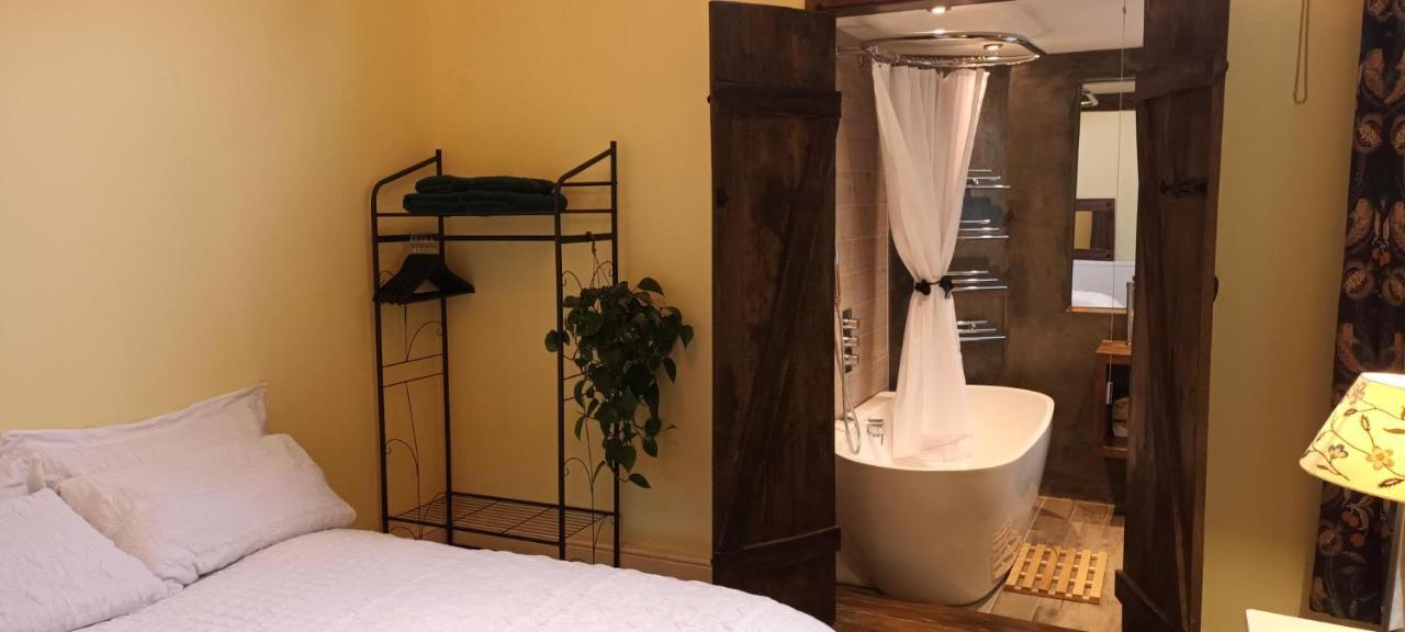 Room With Luxury Private Bathroom & Independent Entrance Near Tube Лондон Екстер'єр фото