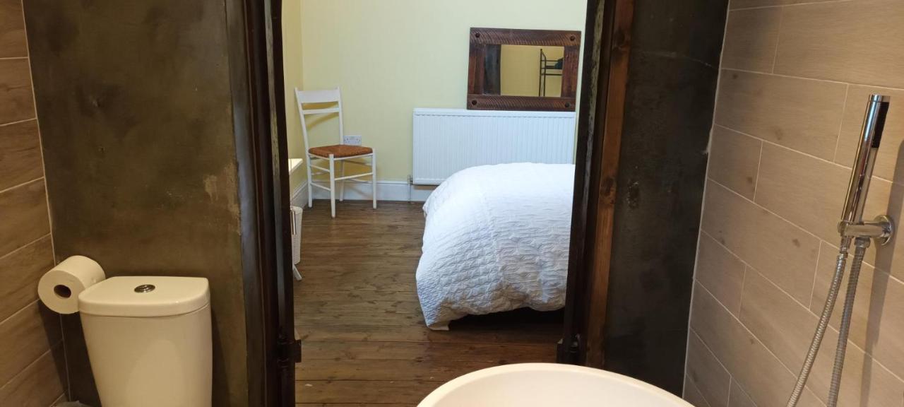 Room With Luxury Private Bathroom & Independent Entrance Near Tube Лондон Екстер'єр фото