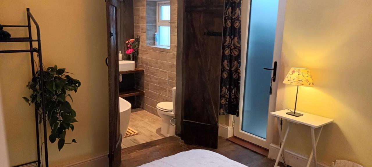 Room With Luxury Private Bathroom & Independent Entrance Near Tube Лондон Екстер'єр фото