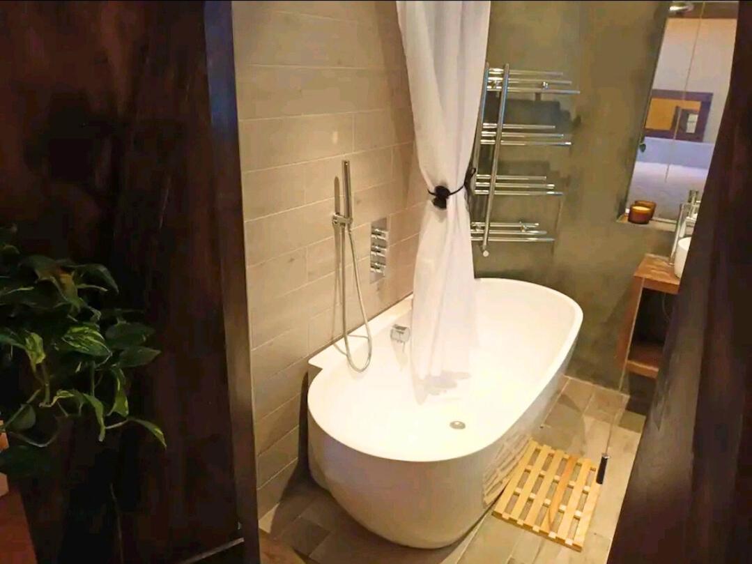 Room With Luxury Private Bathroom & Independent Entrance Near Tube Лондон Екстер'єр фото